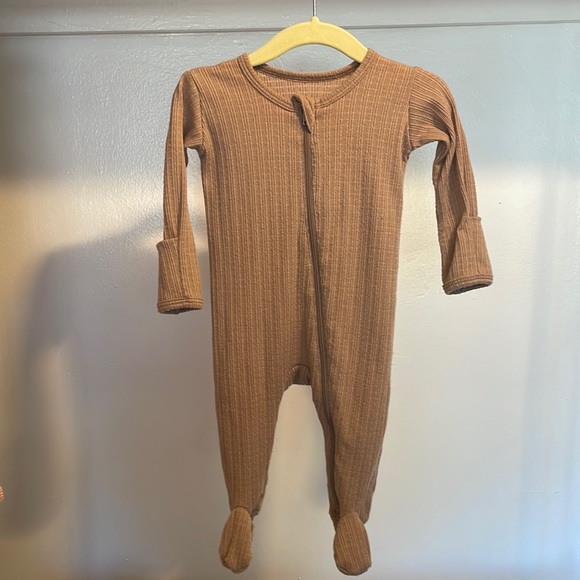 KB Essentials Onsie - Picture 1 of 3